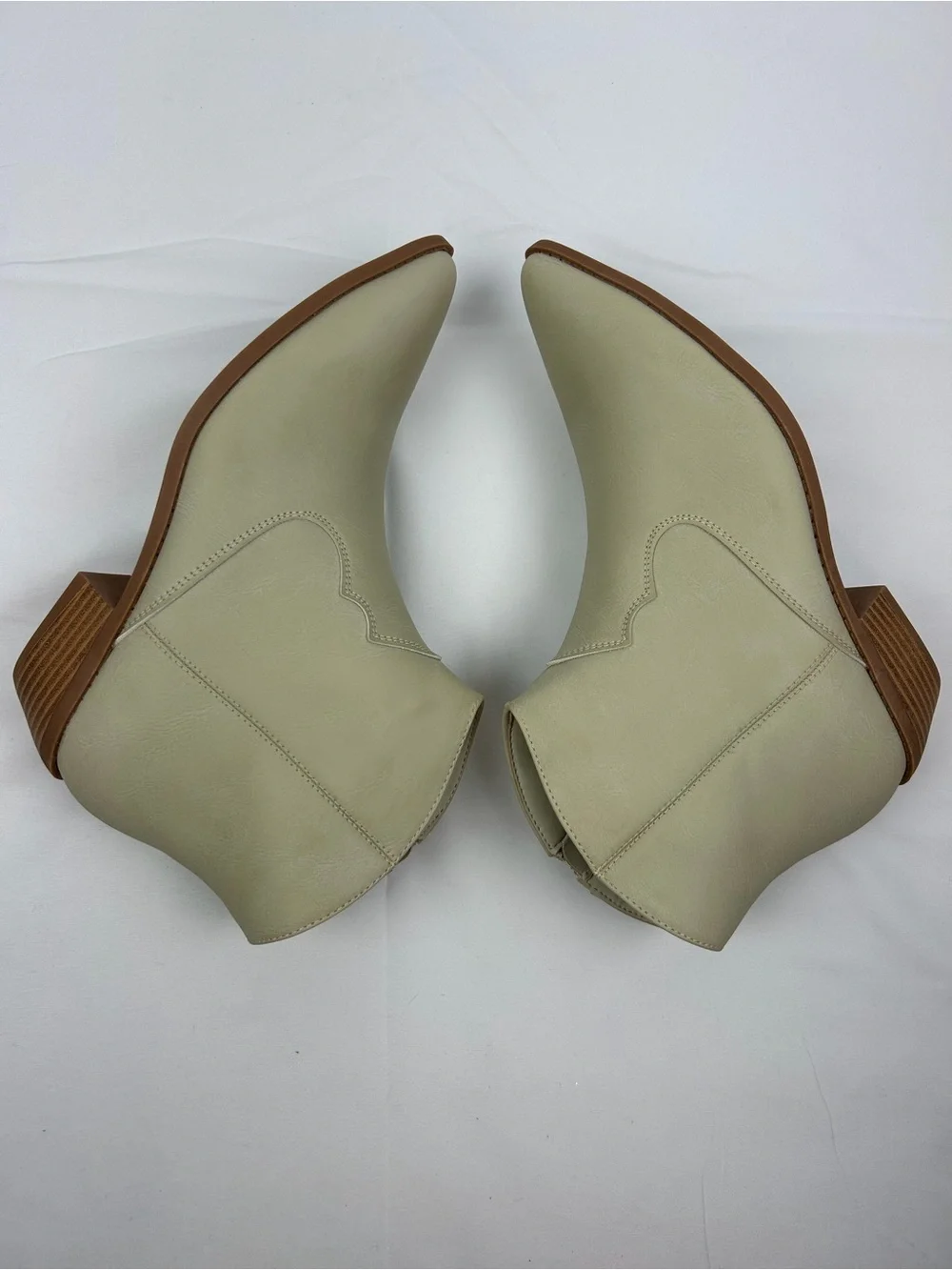 *NEW* Journee Taliah Western Style Ankle Boots Women’s 8 Cream